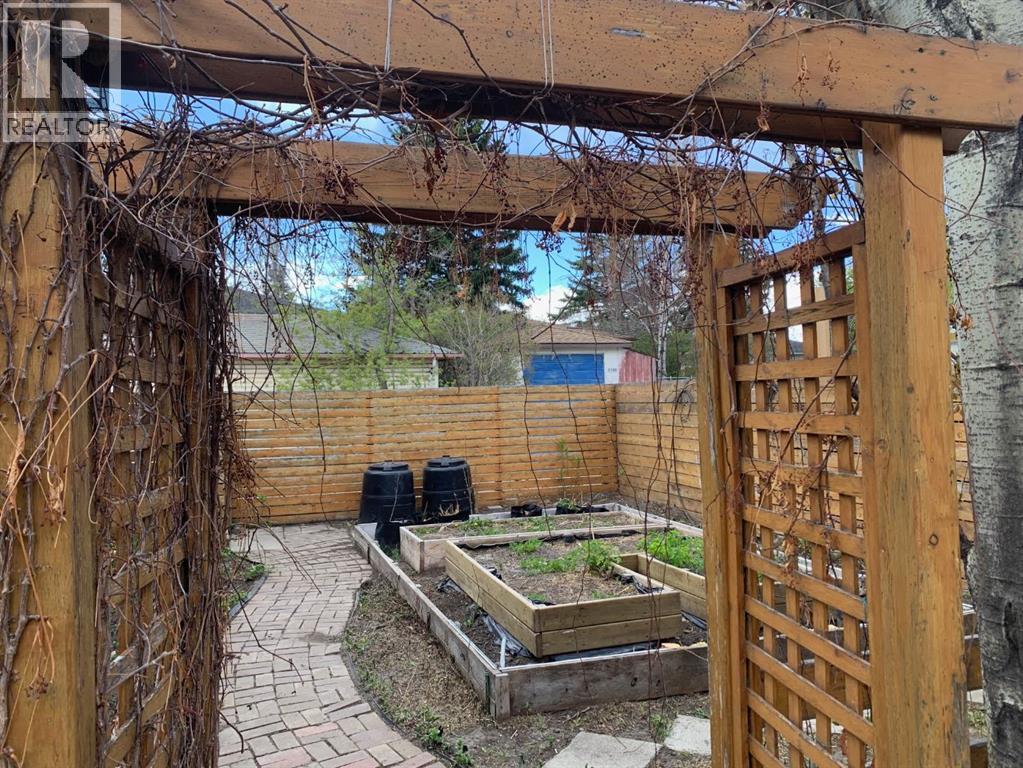 2203 25 Avenue NW, Calgary, Alberta  T2M 2C2 - Photo 37 - A2311804