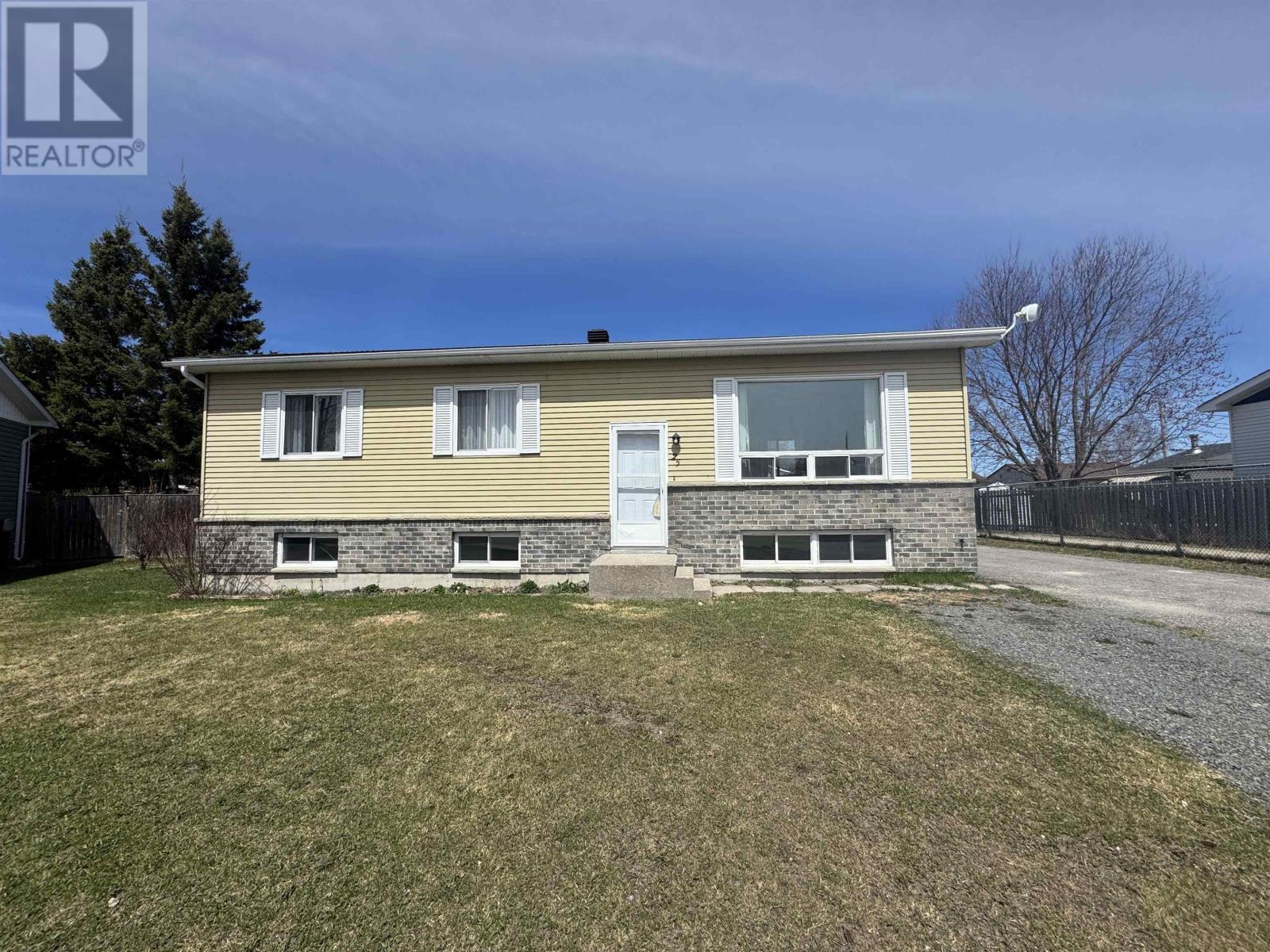 25 Brooks Street, Manitouwadge, Ontario  P0T 2C0 - Photo 2 - TB253346