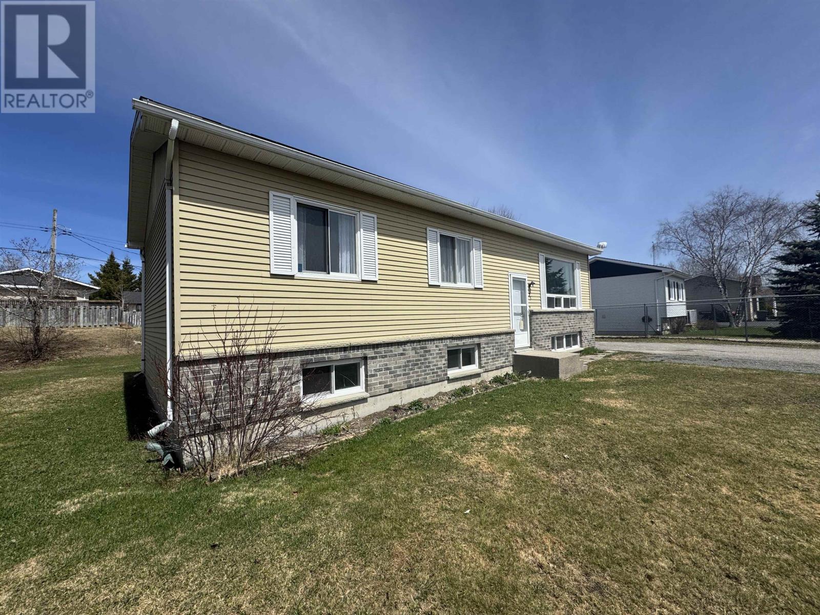 25 Brooks Street, Manitouwadge, Ontario  P0T 2C0 - Photo 28 - TB253346