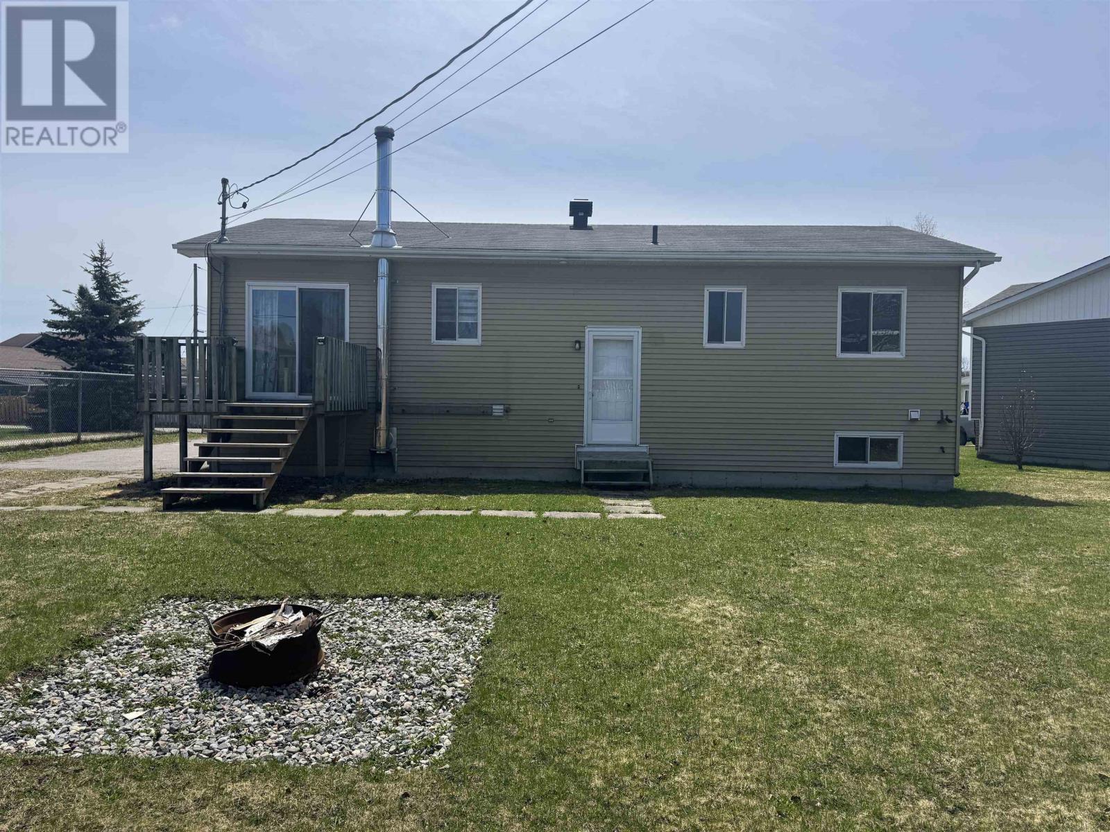 25 Brooks Street, Manitouwadge, Ontario  P0T 2C0 - Photo 3 - TB253346