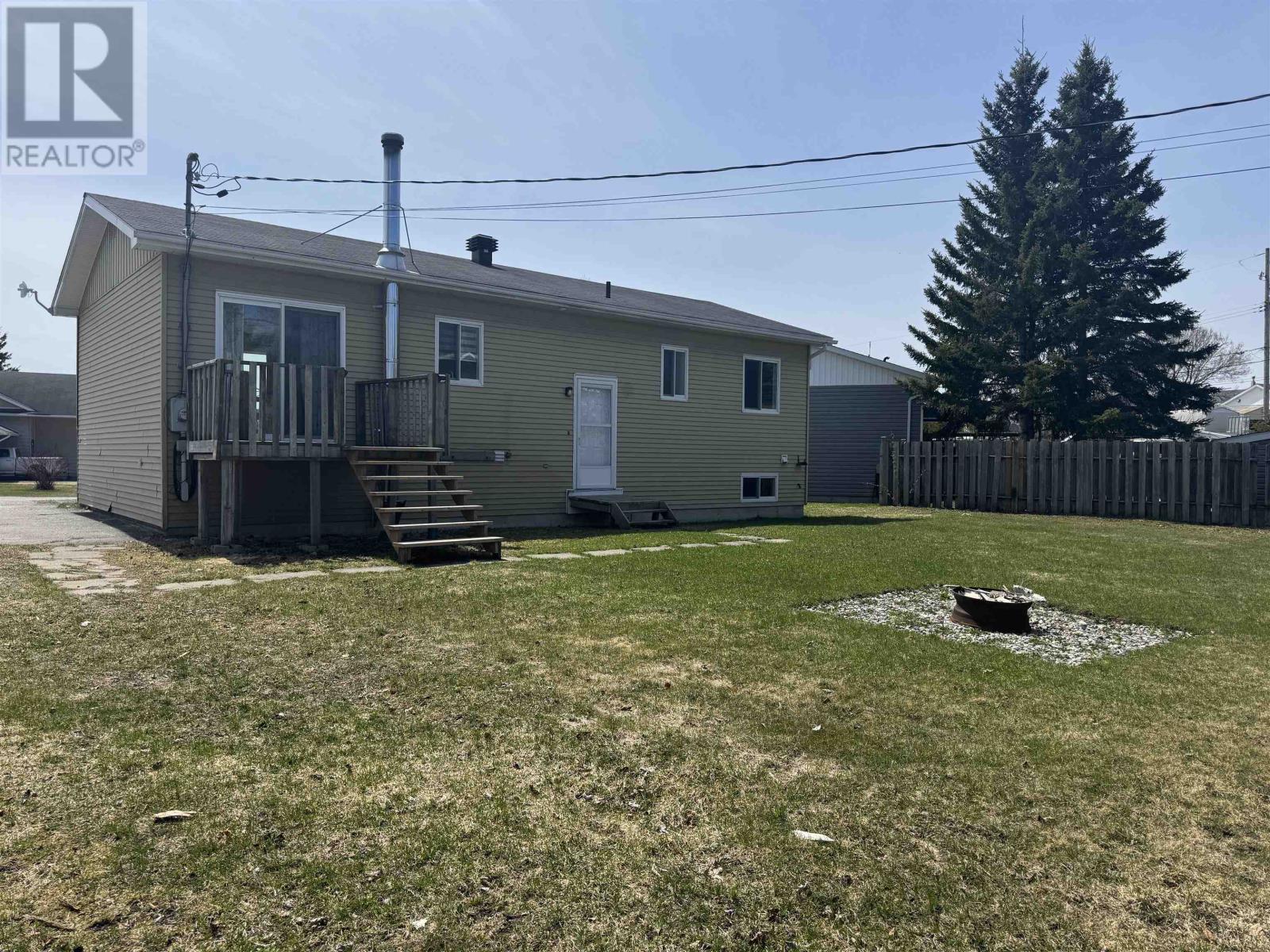 25 Brooks Street, Manitouwadge, Ontario  P0T 2C0 - Photo 29 - TB253346