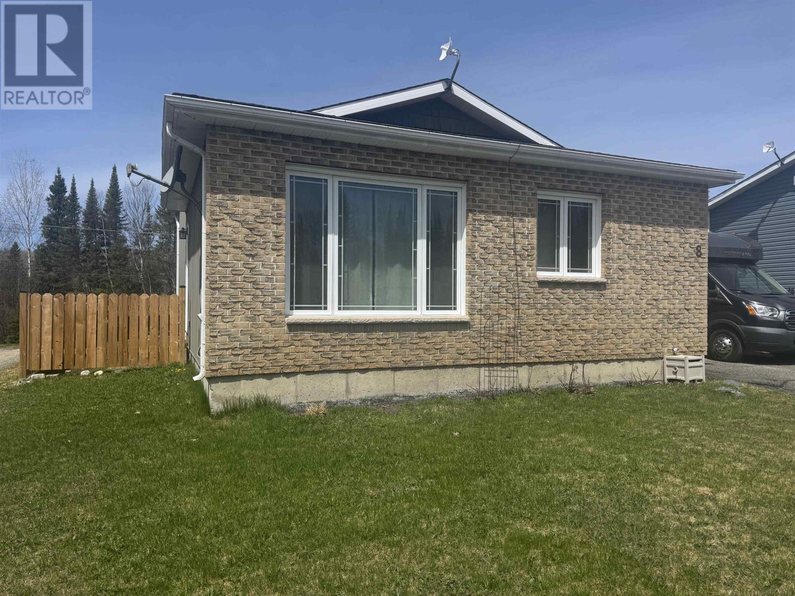 8 Matachewan RD, Manitouwadge, Ontario