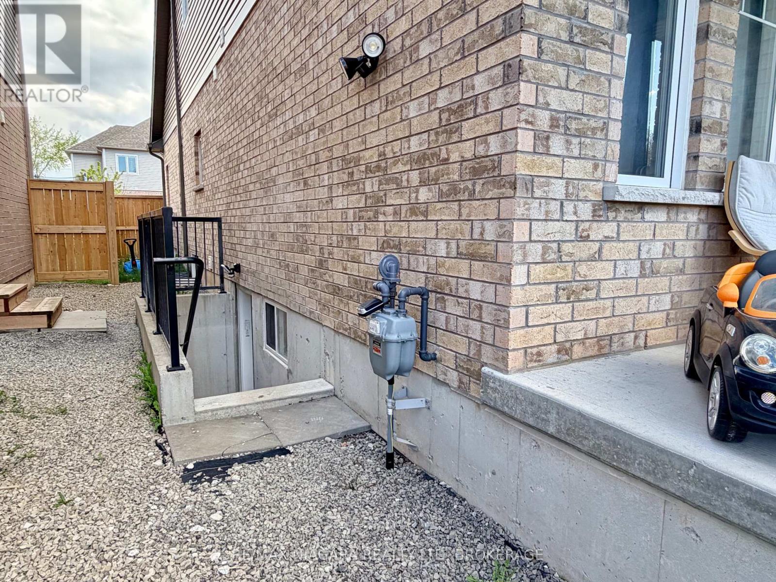 9469 Tallgrass Avenue, Niagara Falls, Ontario  L2G 0Y2 - Photo 2 - X13140058