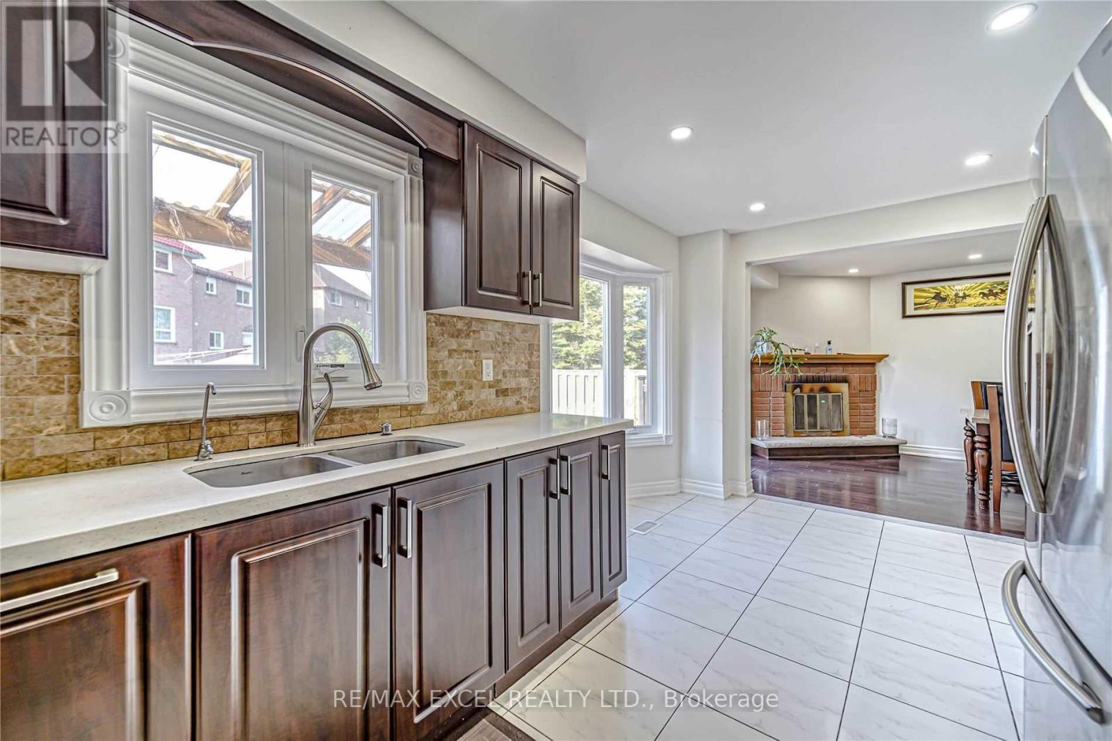 Upper - 47 Whiteleaf Crescent, Toronto, Ontario  M1V 3G1 - Photo 10 - E13140066