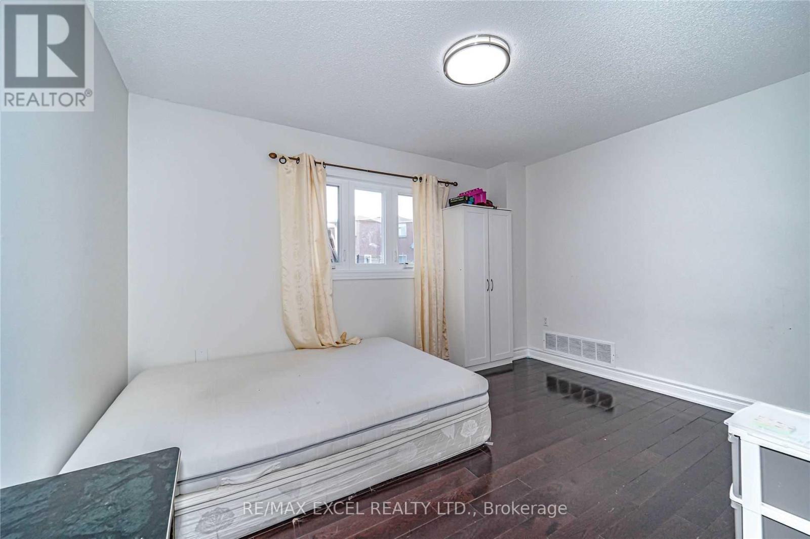 Upper - 47 Whiteleaf Crescent, Toronto, Ontario  M1V 3G1 - Photo 11 - E13140066