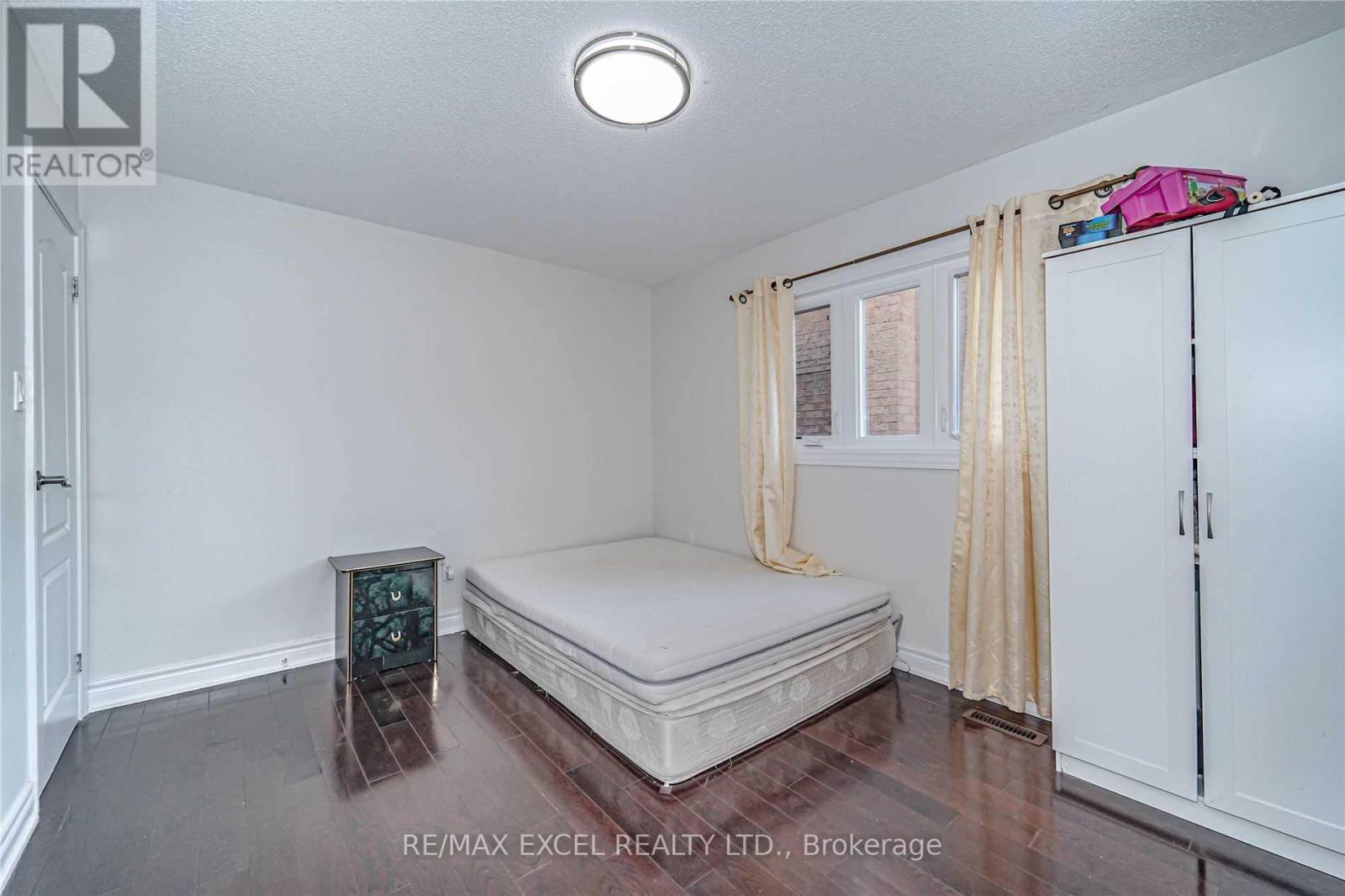 Upper - 47 Whiteleaf Crescent, Toronto, Ontario  M1V 3G1 - Photo 12 - E13140066