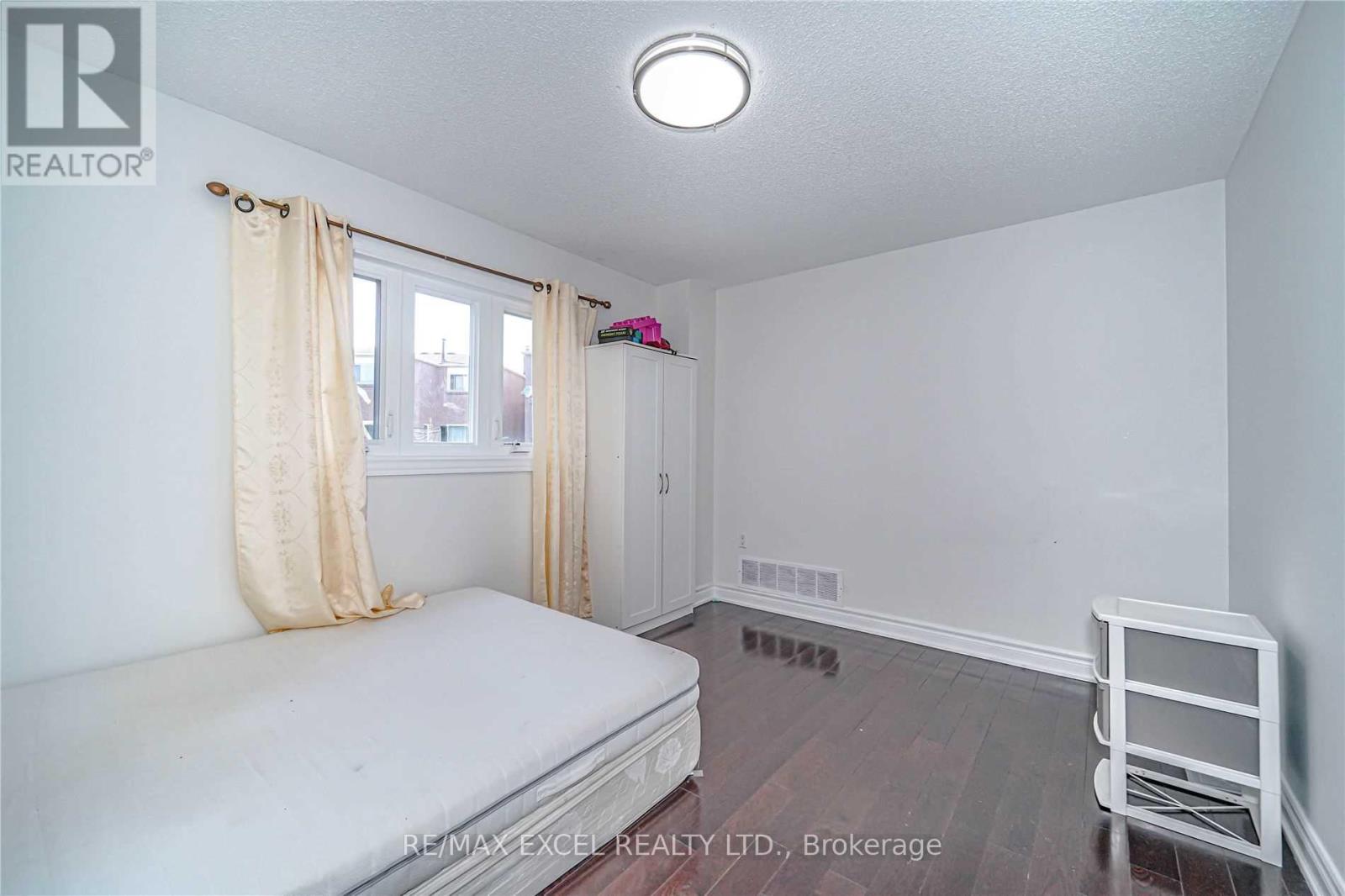 Upper - 47 Whiteleaf Crescent, Toronto, Ontario  M1V 3G1 - Photo 13 - E13140066