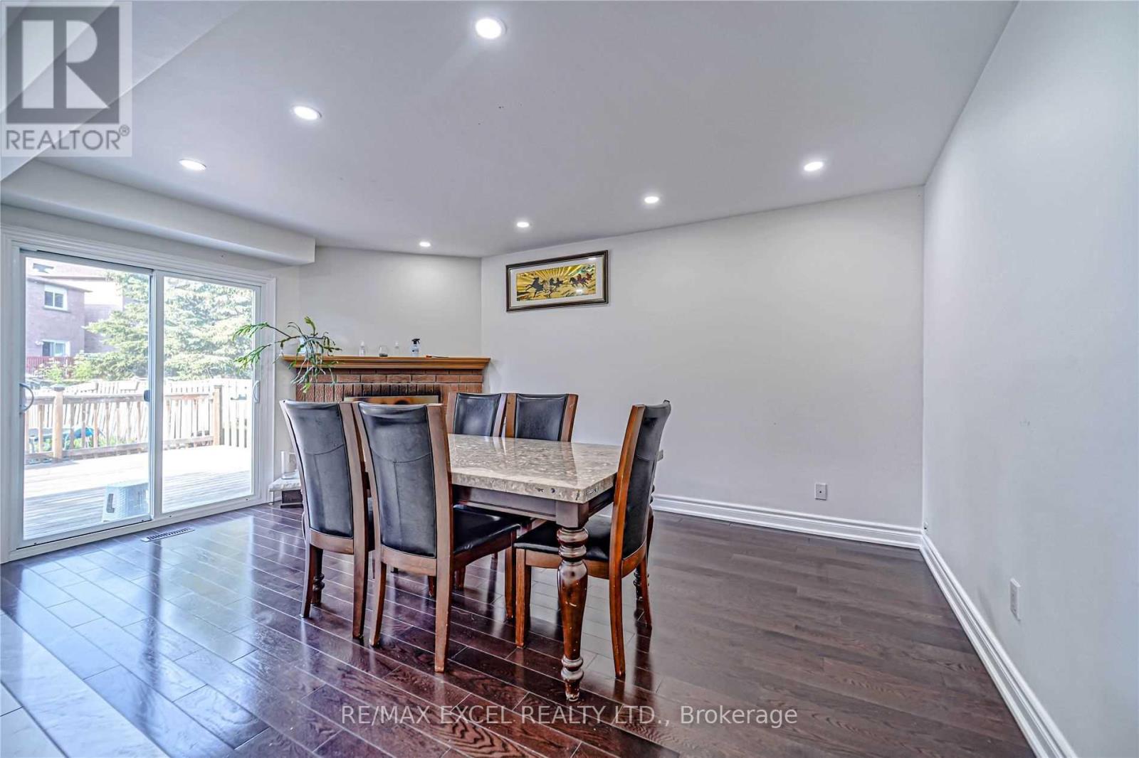 Upper - 47 Whiteleaf Crescent, Toronto, Ontario  M1V 3G1 - Photo 5 - E13140066