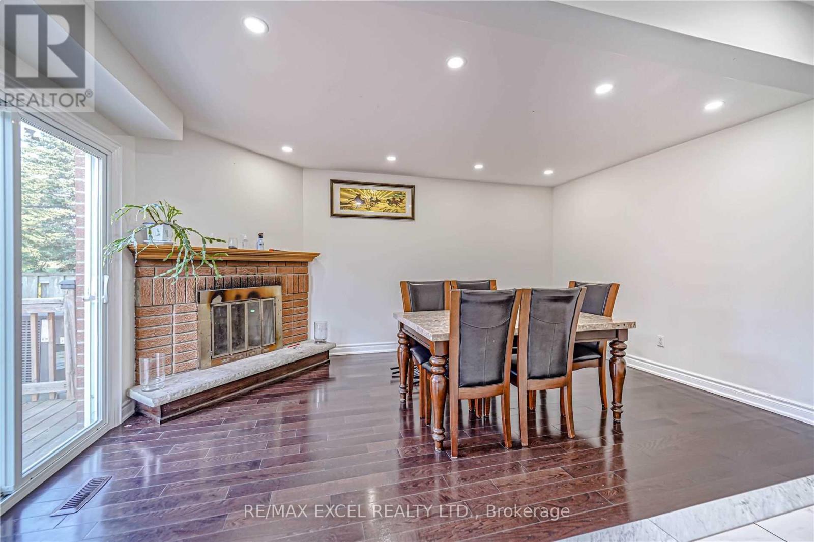 Upper - 47 Whiteleaf Crescent, Toronto, Ontario  M1V 3G1 - Photo 6 - E13140066