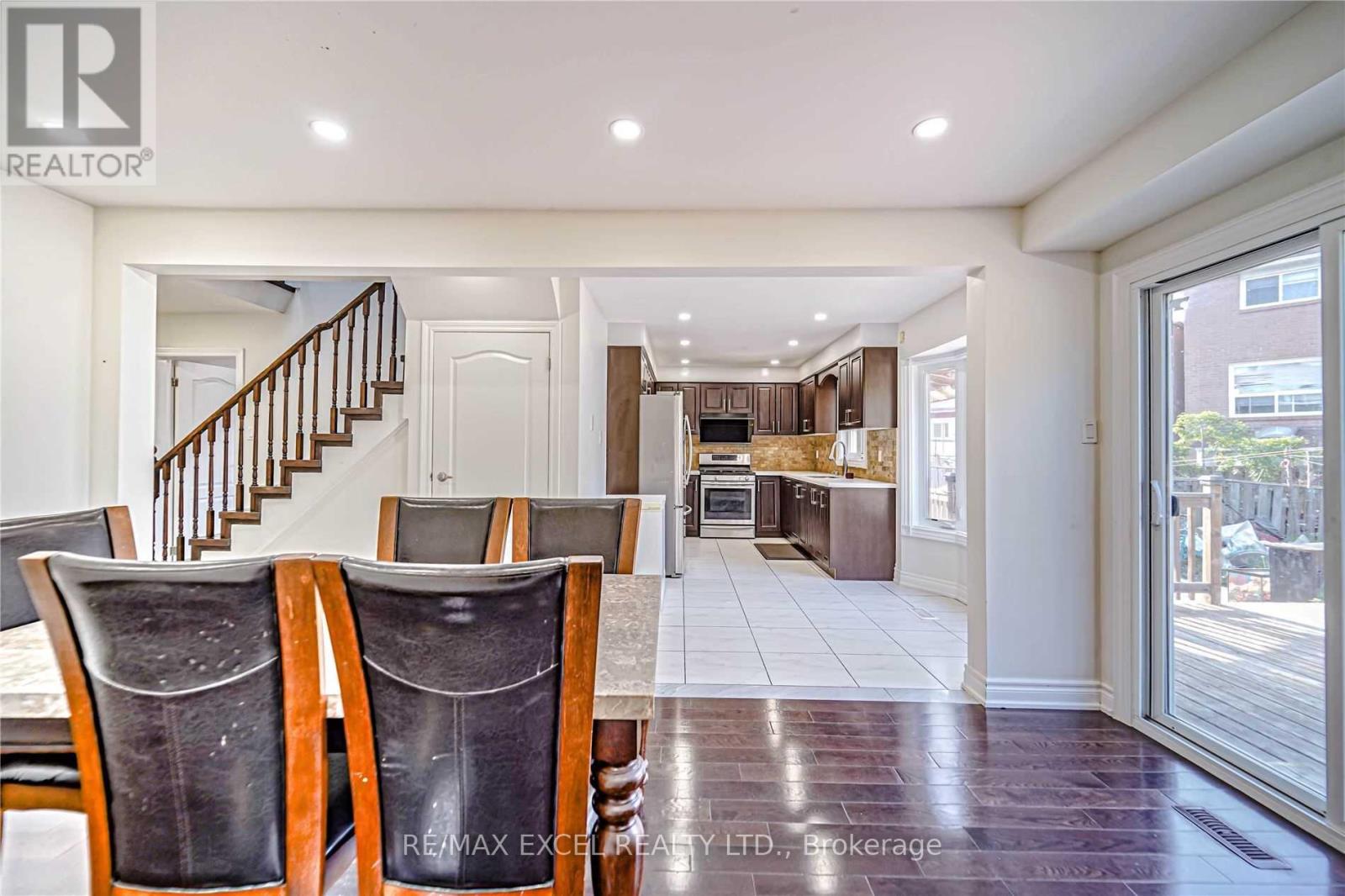 Upper - 47 Whiteleaf Crescent, Toronto, Ontario  M1V 3G1 - Photo 7 - E13140066