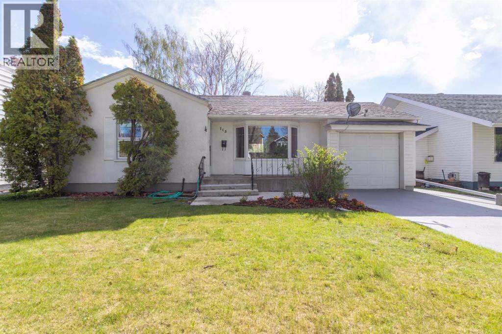 715 17 Street S, Lethbridge, Alberta  T1J 3C7 - Photo 2 - A2310969