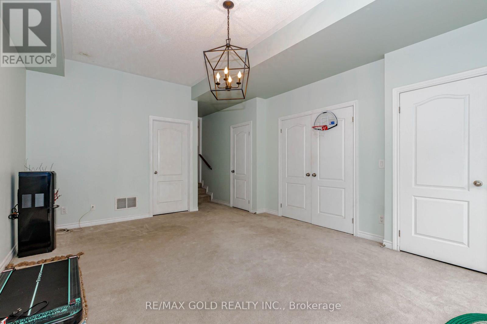 12 Cailiff Street, Brampton, Ontario  L6Y 0P9 - Photo 8 - W13138108
