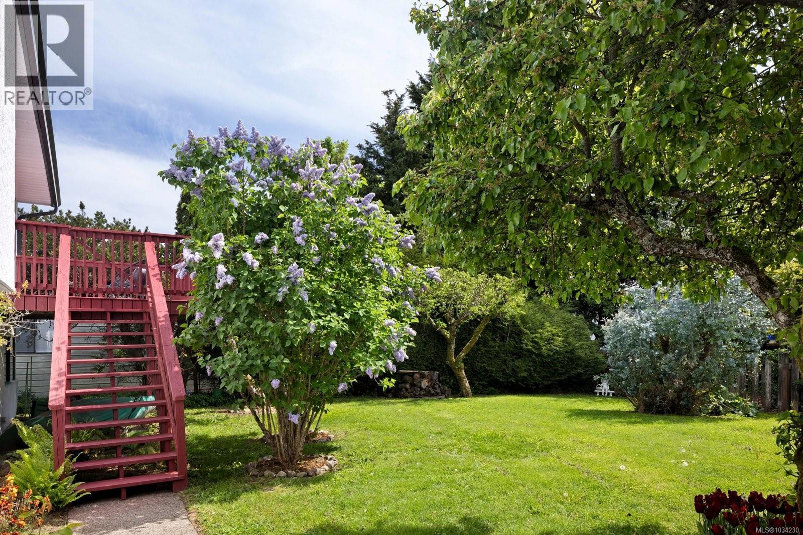 2051 Northbrook Dr, Sidney, British Columbia  V8L 4J3 - Photo 38 - 1034230