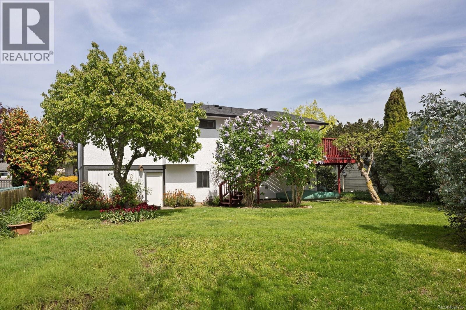 2051 Northbrook Dr, Sidney, British Columbia  V8L 4J3 - Photo 34 - 1034230