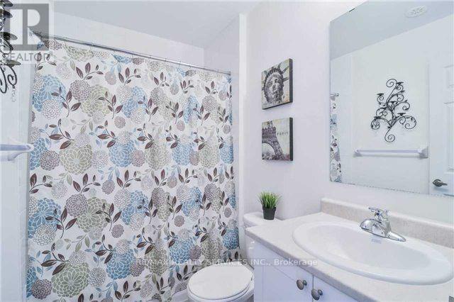 250 Sunny Meadow Boulevard, Brampton, Ontario  L6R 3Y7 - Photo 9 - W13139686