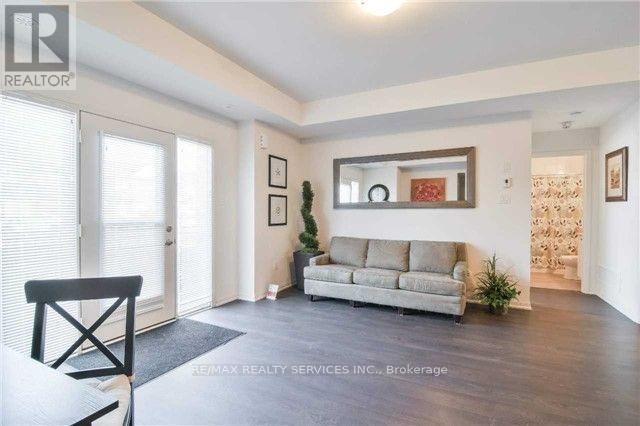 250 Sunny Meadow Boulevard, Brampton, Ontario  L6R 3Y7 - Photo 5 - W13139686