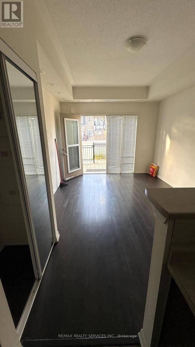 250 Sunny Meadow Boulevard, Brampton, Ontario  L6R 3Y7 - Photo 13 - W13139686