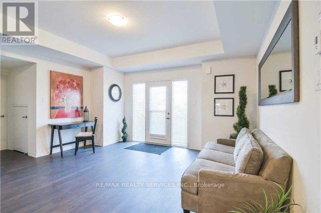 250 Sunny Meadow Boulevard, Brampton, Ontario  L6R 3Y7 - Photo 6 - W13139686