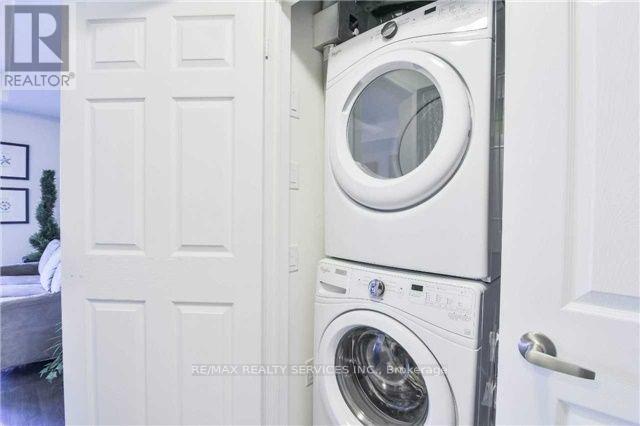250 Sunny Meadow Boulevard, Brampton, Ontario  L6R 3Y7 - Photo 10 - W13139686