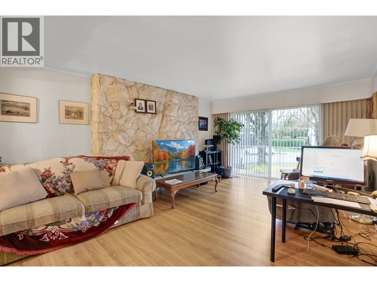 3963  - 3965 Gilpin Street, Burnaby, British Columbia  V5G 2H2 - Photo 7 - R3124576