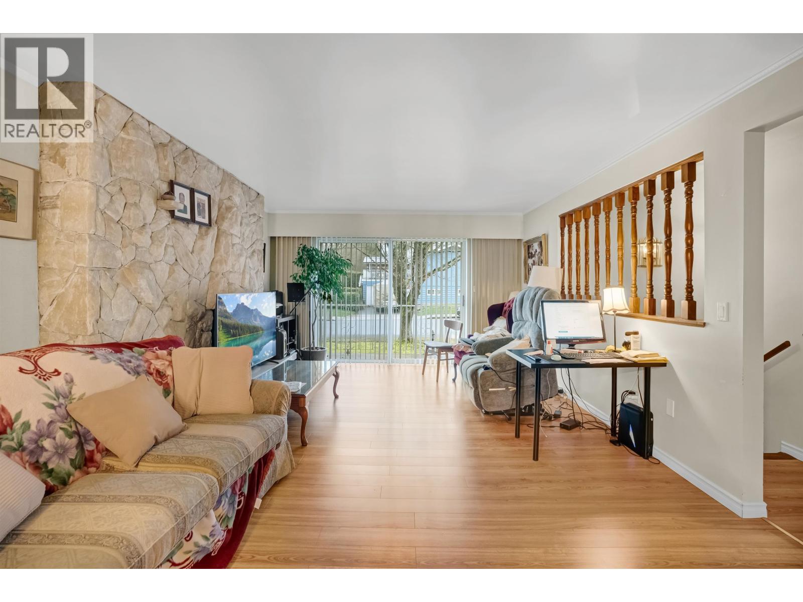3963  - 3965 Gilpin Street, Burnaby, British Columbia  V5G 2H2 - Photo 6 - R3124575