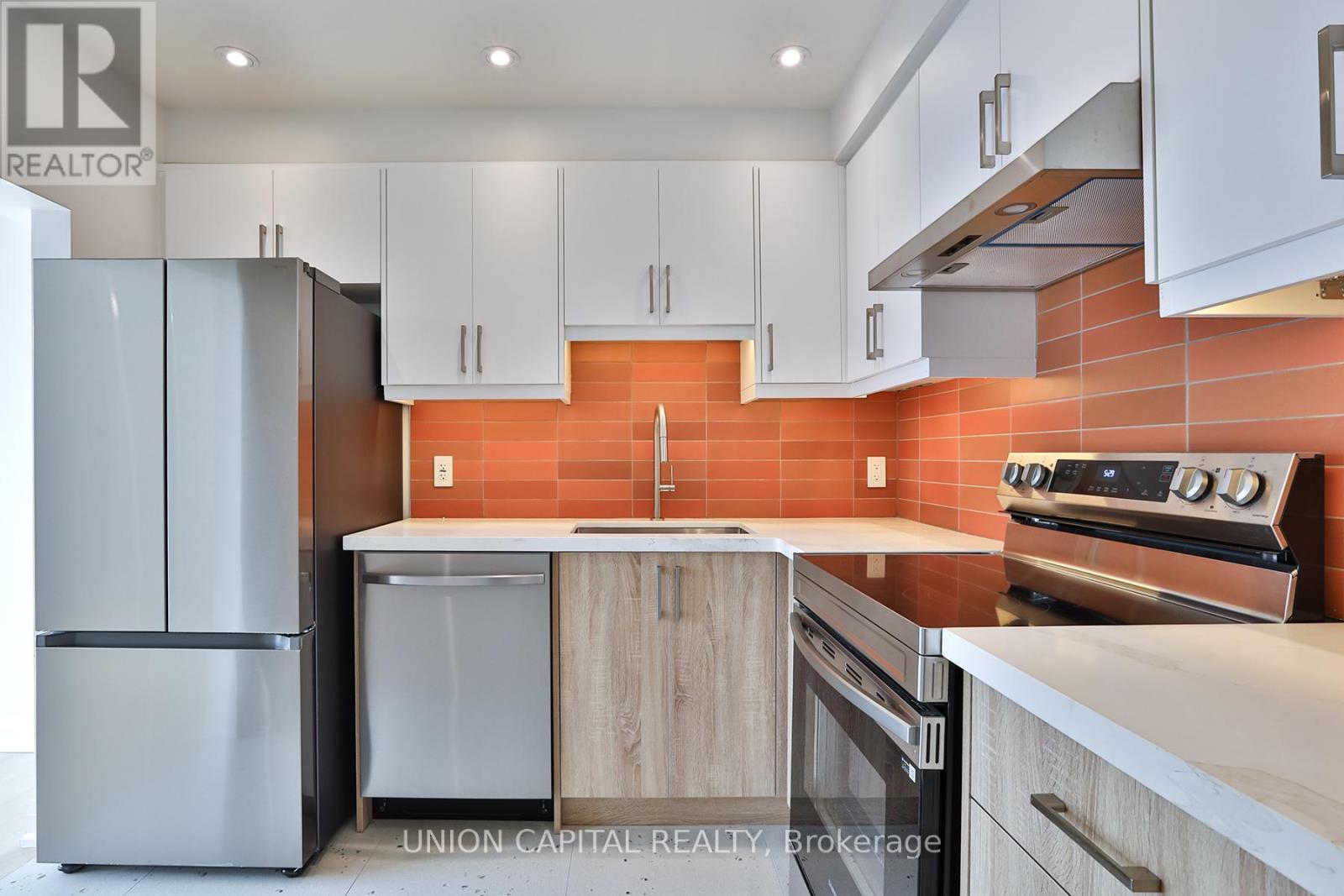 2 - 612 Gerrard Street E, Toronto, Ontario  M4M 1Y3 - Photo 4 - E13140082