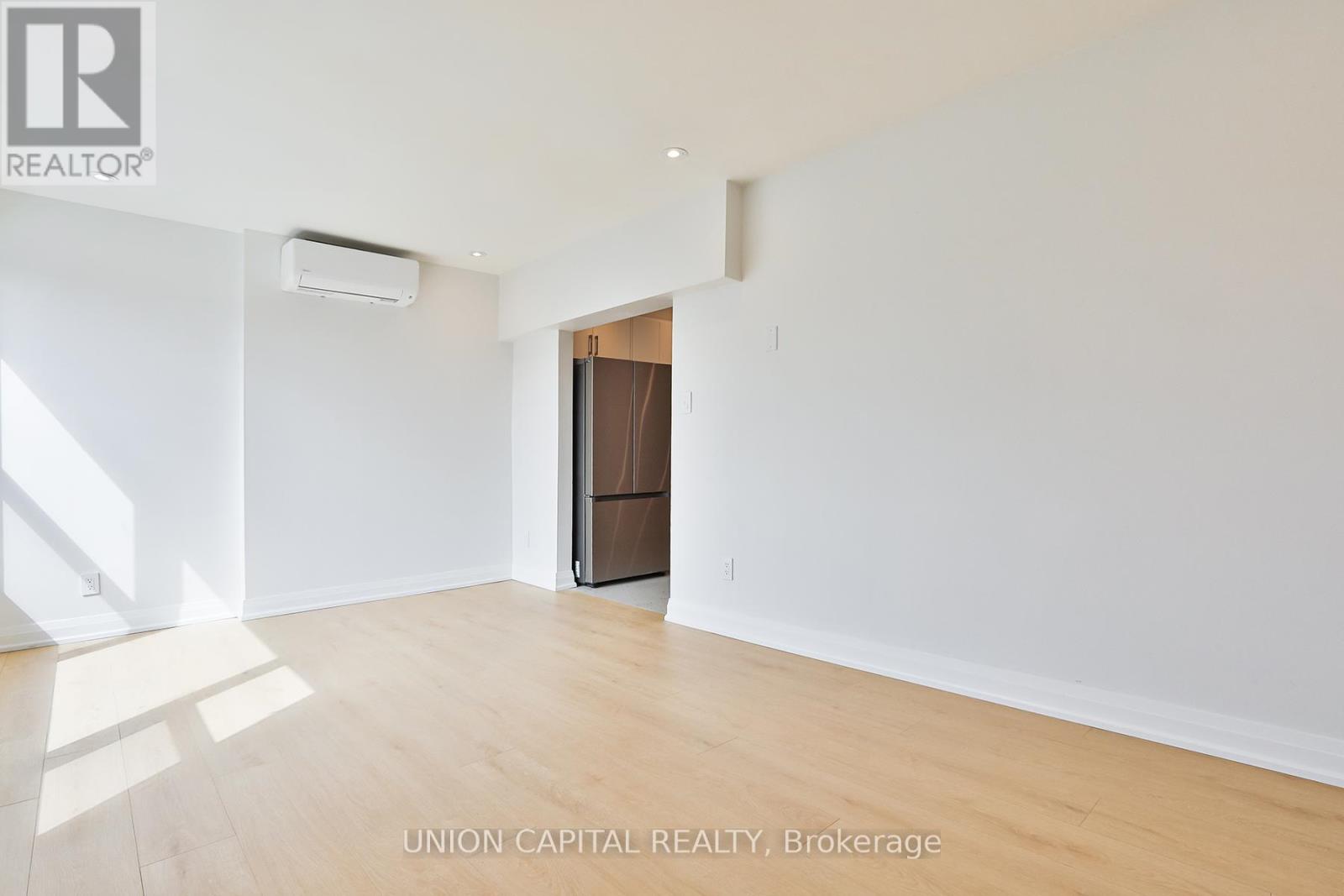 2 - 612 Gerrard Street E, Toronto, Ontario  M4M 1Y3 - Photo 9 - E13140082