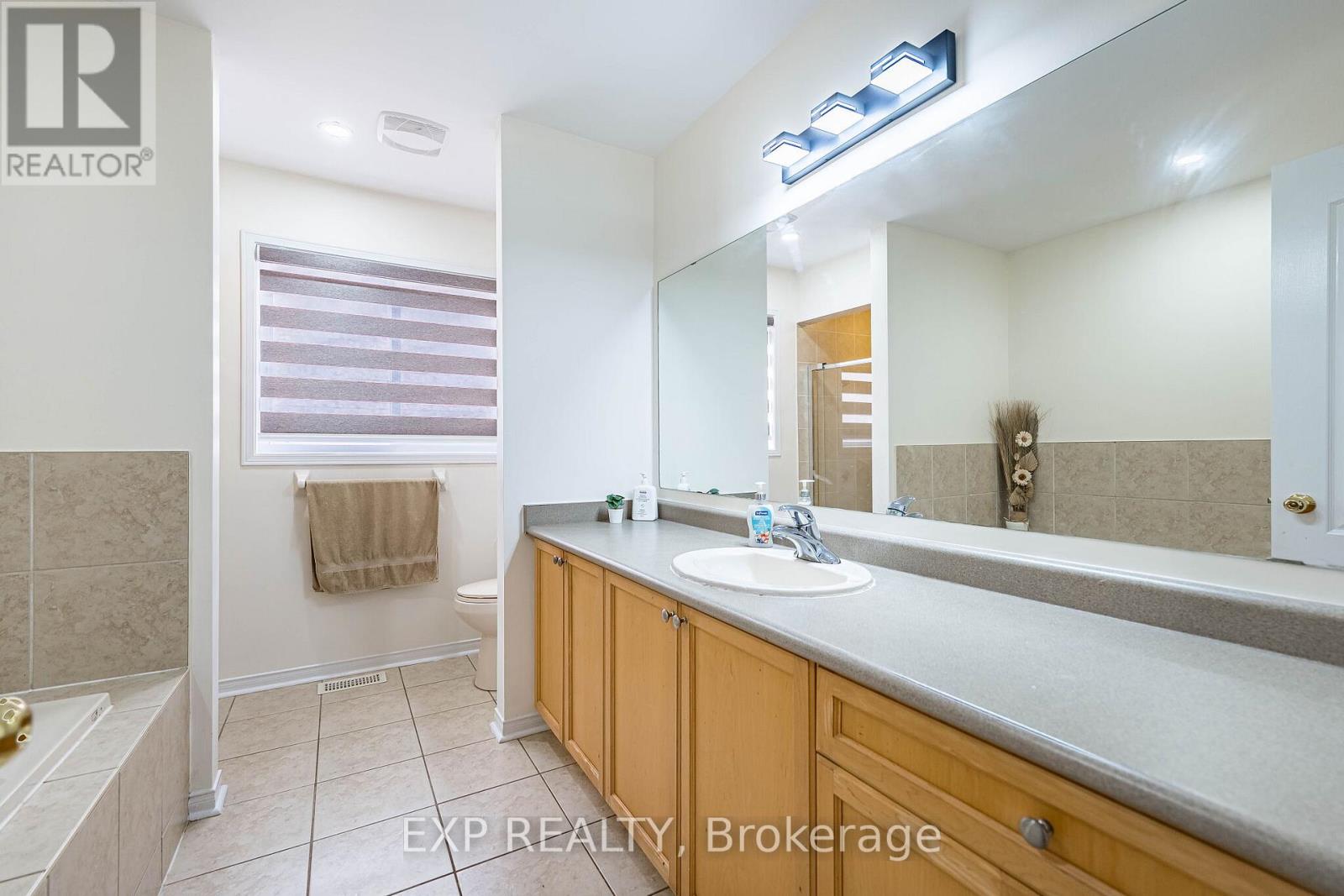 39 Trudelle Crescent, Brampton, Ontario  L7A 2Z2 - Photo 34 - W13140080