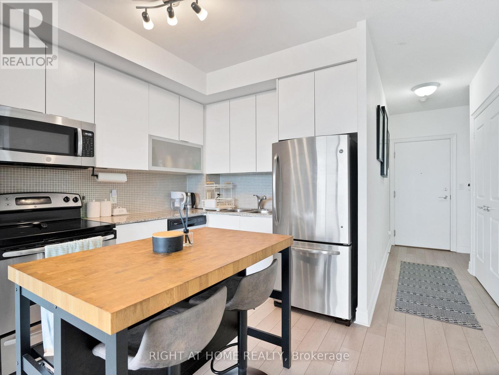 3504 - 16 Brookers Lane, Toronto, Ontario  M8V 0A5 - Photo 4 - W13140090