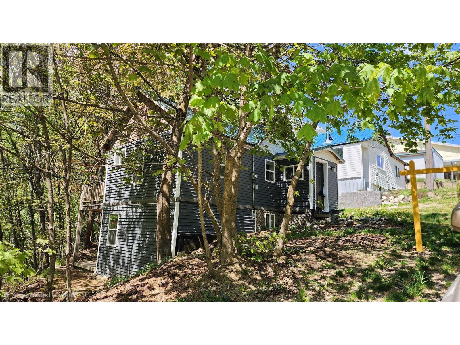 2165 Spokane Street, Rossland, British Columbia  V0G 1Y0 - Photo 1 - 10386465