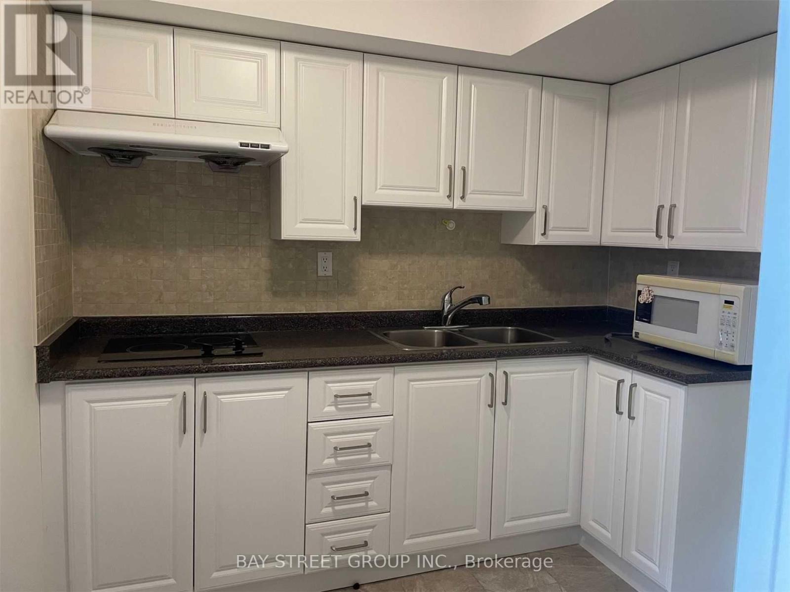 201 Mckee Avenue, Toronto, Ontario  M2N 4C9 - Photo 5 - C13140112