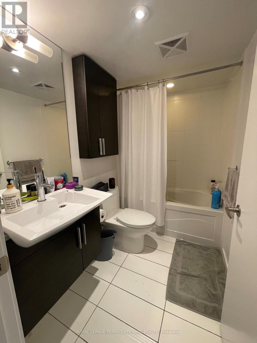 512 - 25 Capreol Court, Toronto, Ontario  M5V 3Z7 - Photo 14 - C13140126