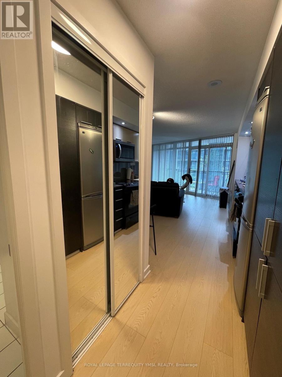 512 - 25 Capreol Court, Toronto, Ontario  M5V 3Z7 - Photo 2 - C13140126