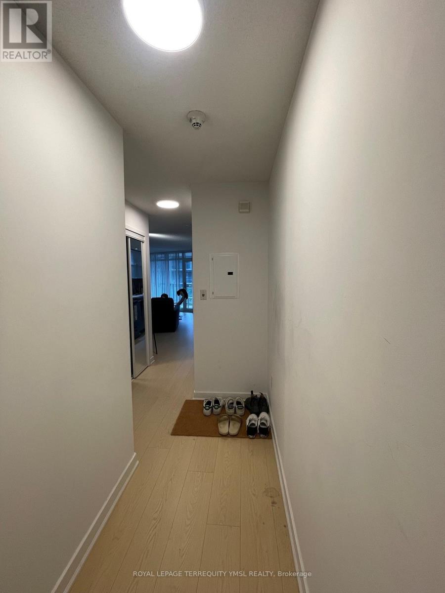 512 - 25 Capreol Court, Toronto, Ontario  M5V 3Z7 - Photo 3 - C13140126