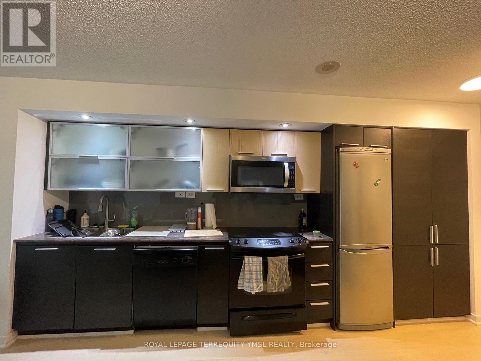512 - 25 Capreol Court, Toronto, Ontario  M5V 3Z7 - Photo 6 - C13140126