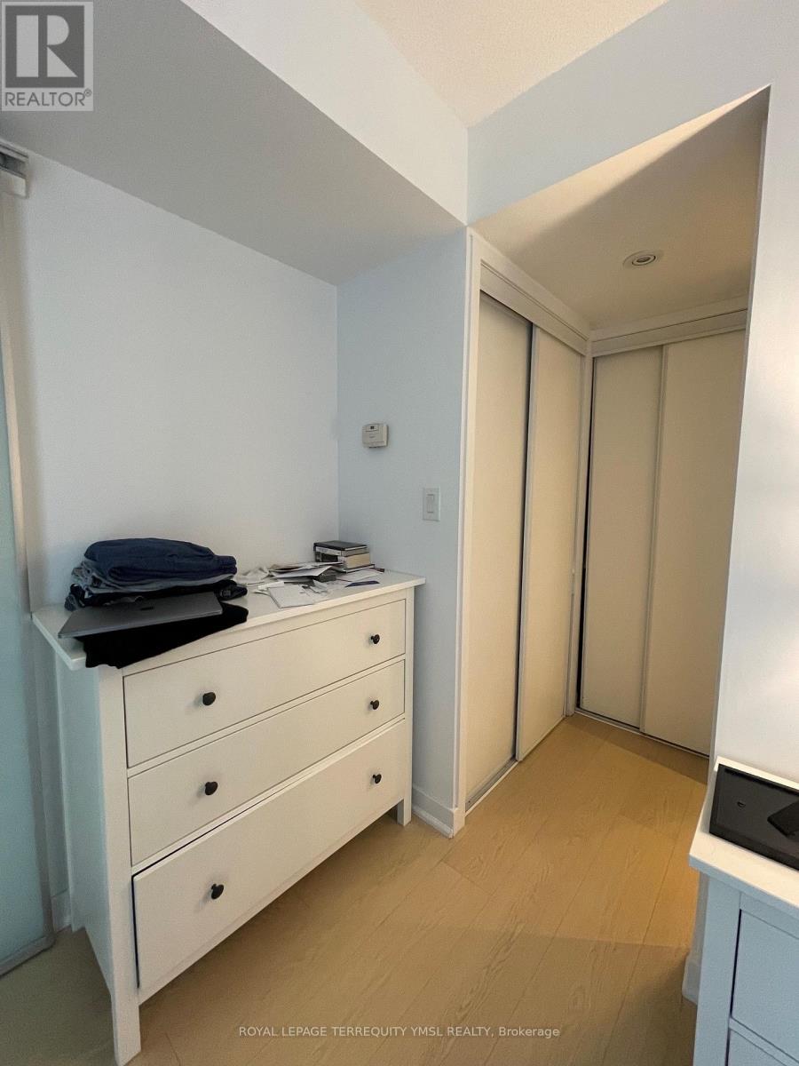 512 - 25 Capreol Court, Toronto, Ontario  M5V 3Z7 - Photo 8 - C13140126
