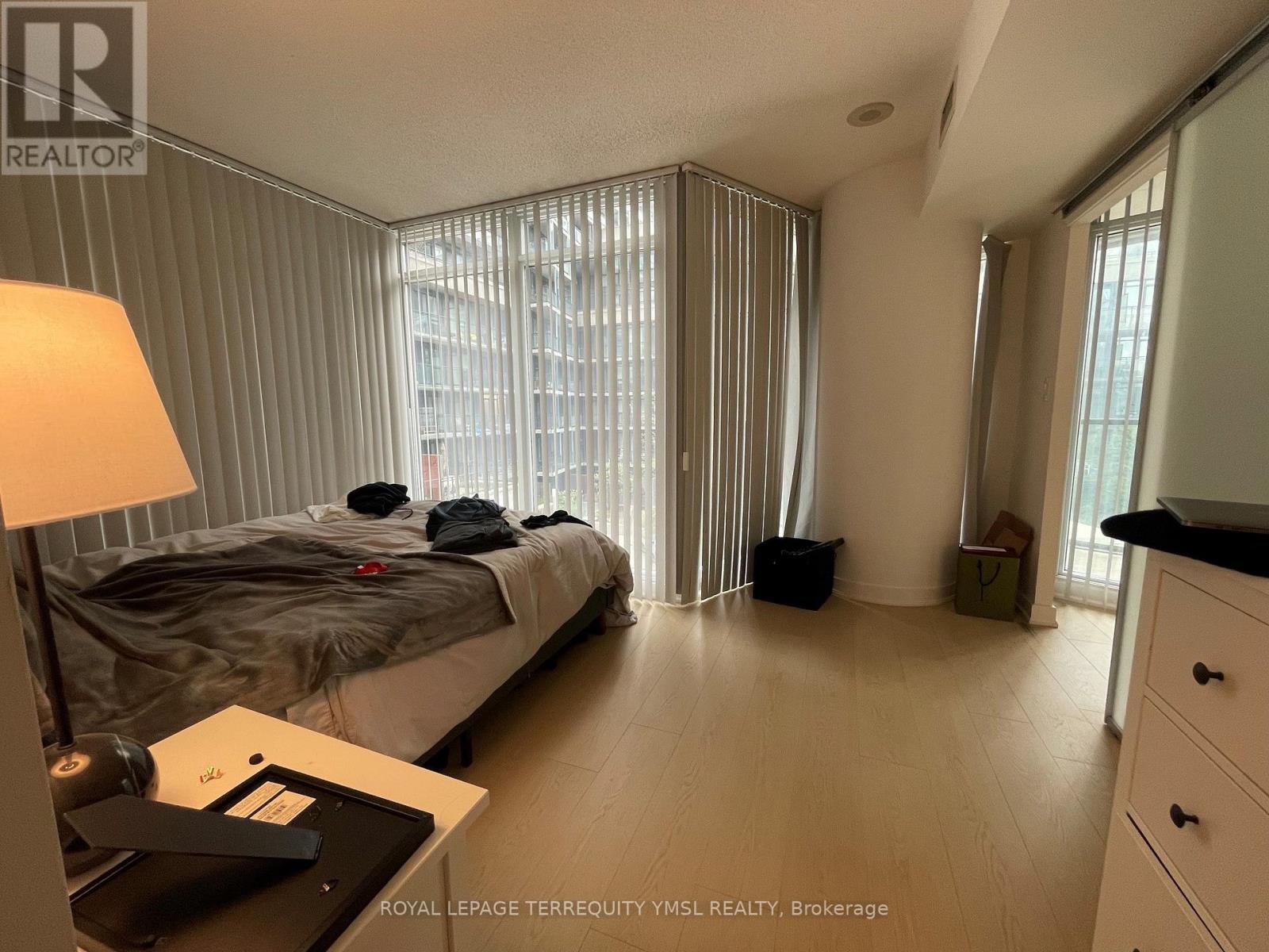 512 - 25 Capreol Court, Toronto, Ontario  M5V 3Z7 - Photo 9 - C13140126