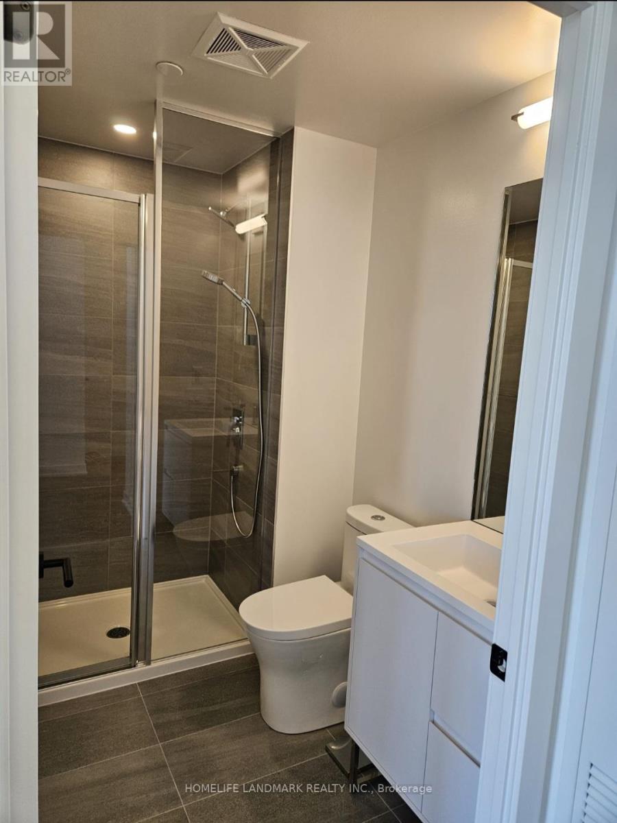 2004 - 5 Quarrington Lane, Toronto, Ontario  M3C 0S5 - Photo 4 - C13140150