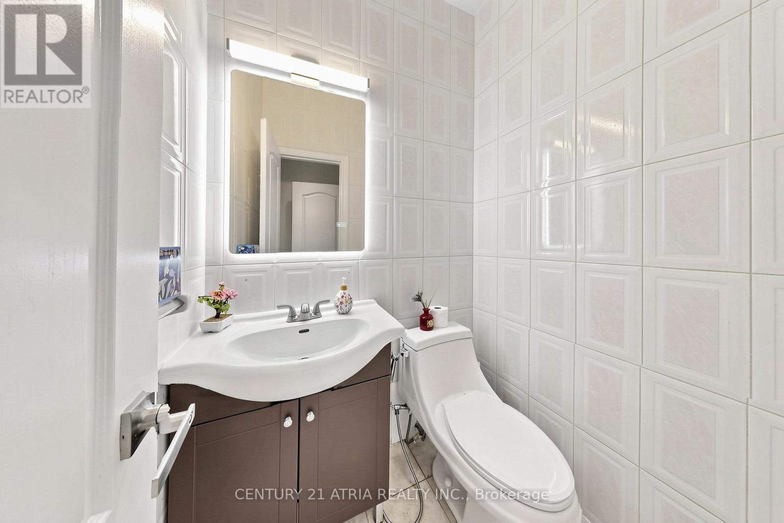118 May Avenue, Richmond Hill, Ontario  L4C 3S6 - Photo 19 - N13123034