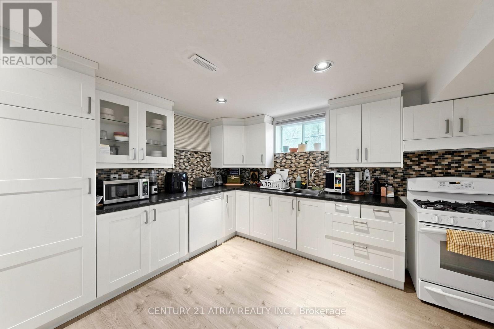 118 May Avenue, Richmond Hill, Ontario  L4C 3S6 - Photo 33 - N13123034
