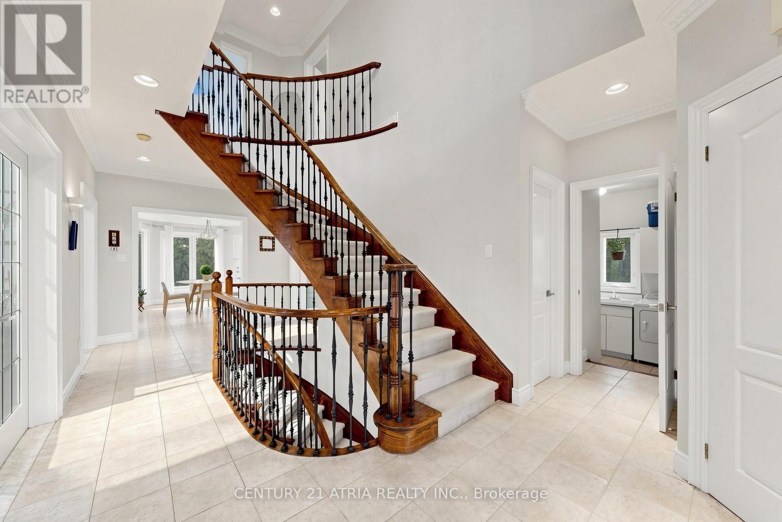 118 May Avenue, Richmond Hill, Ontario  L4C 3S6 - Photo 4 - N13123034