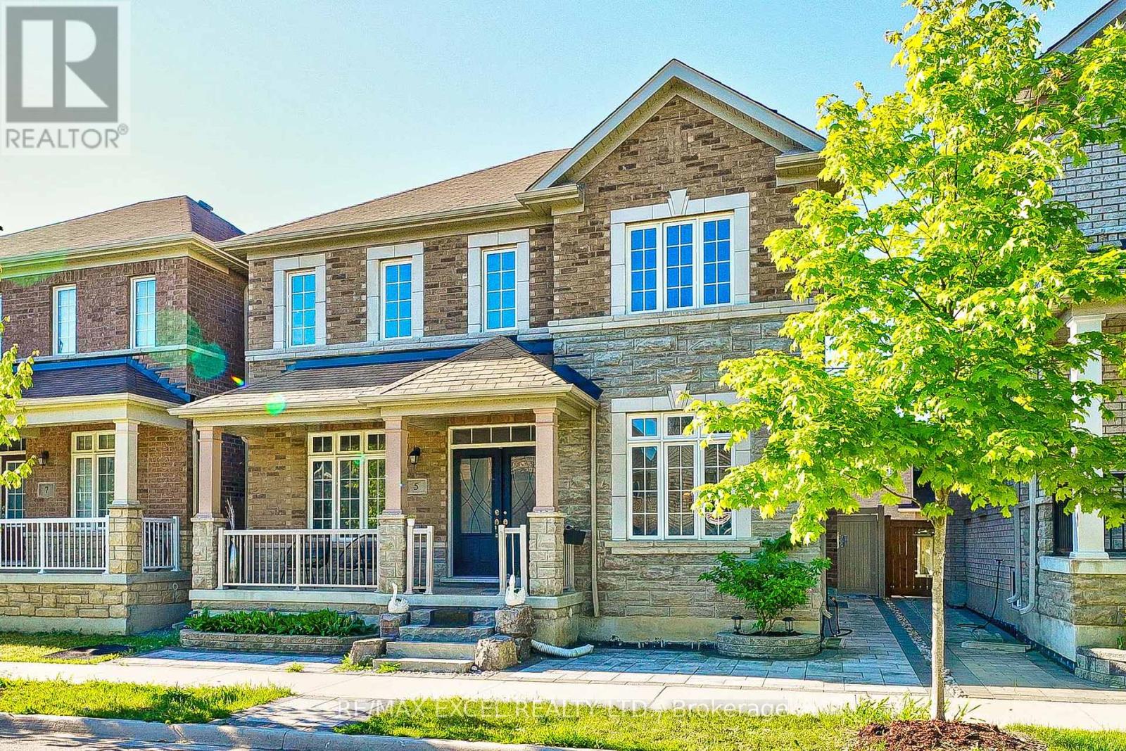 Coach - 5 Bloom Street, Markham, Ontario  L6B 0Z7 - Photo 2 - N13140134