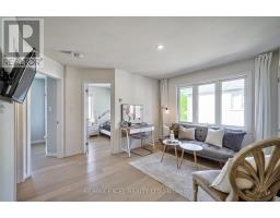 COACH - 5 BLOOM STREET, Markham, Ontario