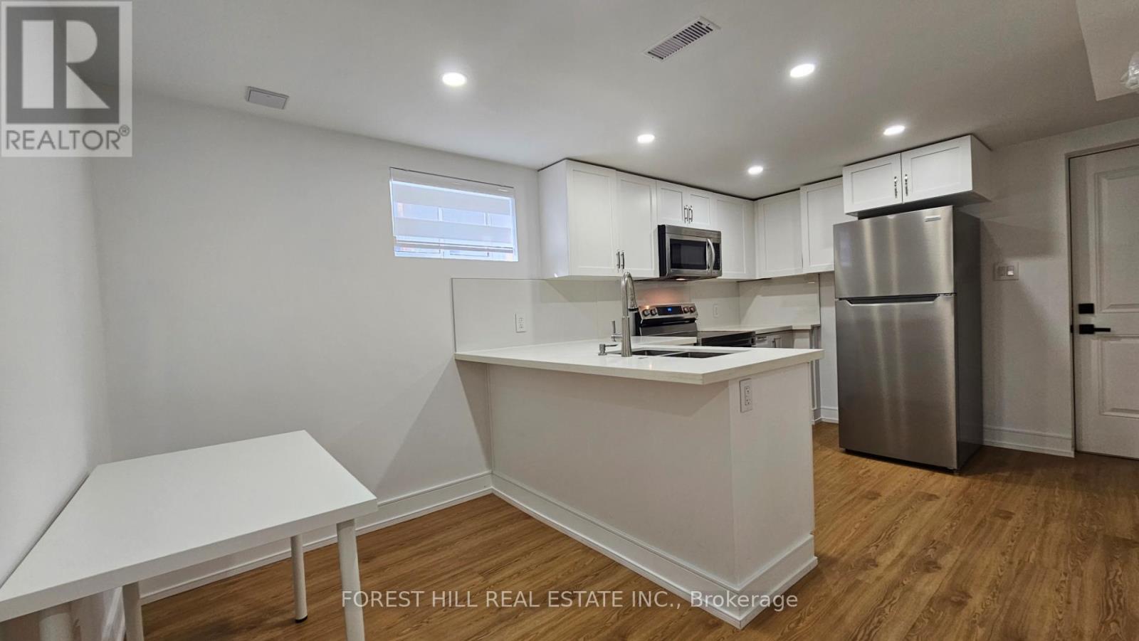10 Juliana Court, Toronto, Ontario  M6S 2R2 - Photo 6 - W13140120