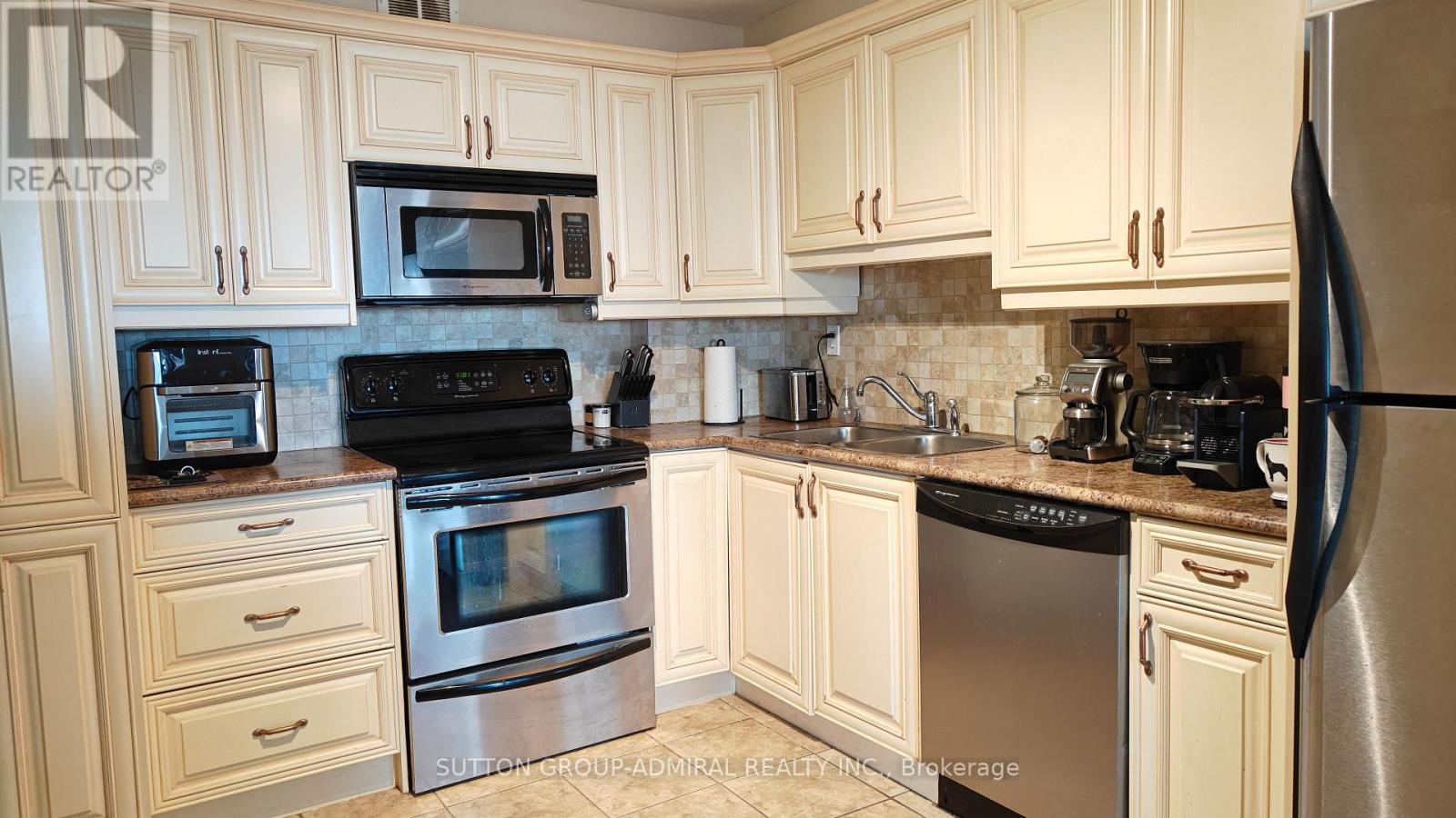 1608 - 1400 Dixie Road, Mississauga, Ontario  L5E 3E1 - Photo 5 - W13140128