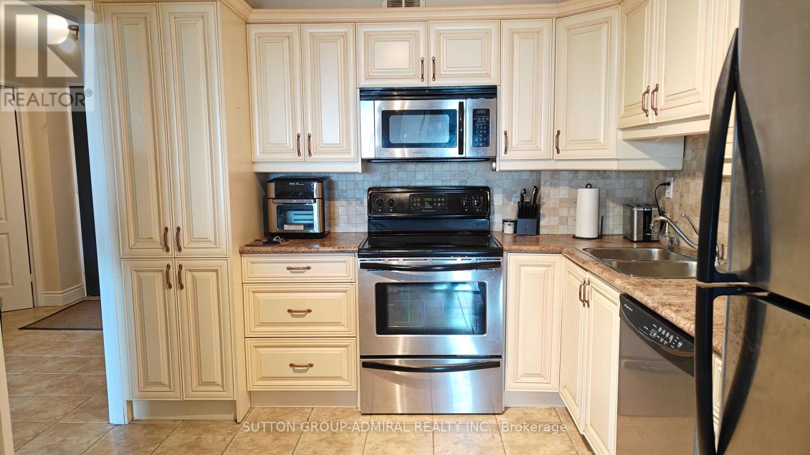 1608 - 1400 Dixie Road, Mississauga, Ontario  L5E 3E1 - Photo 6 - W13140128