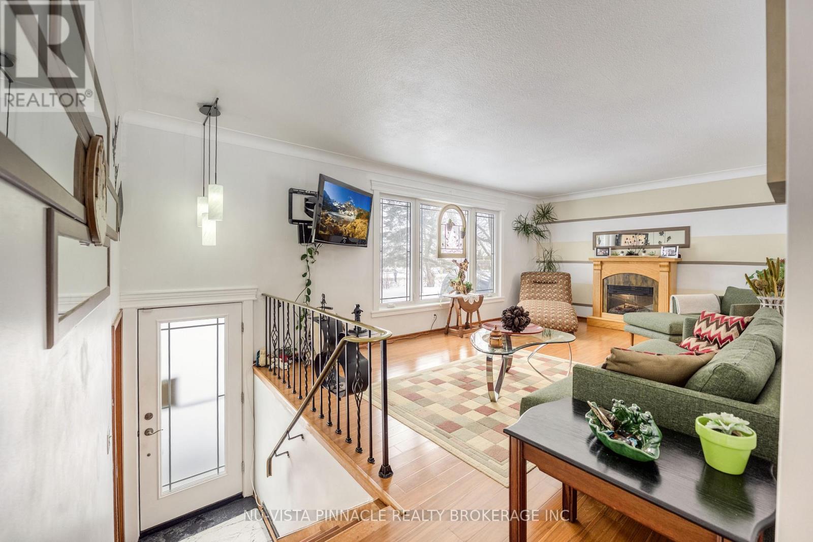 3567 Egremont Road, Plympton-Wyoming, Ontario  N0M 1E0 - Photo 3 - X12750470