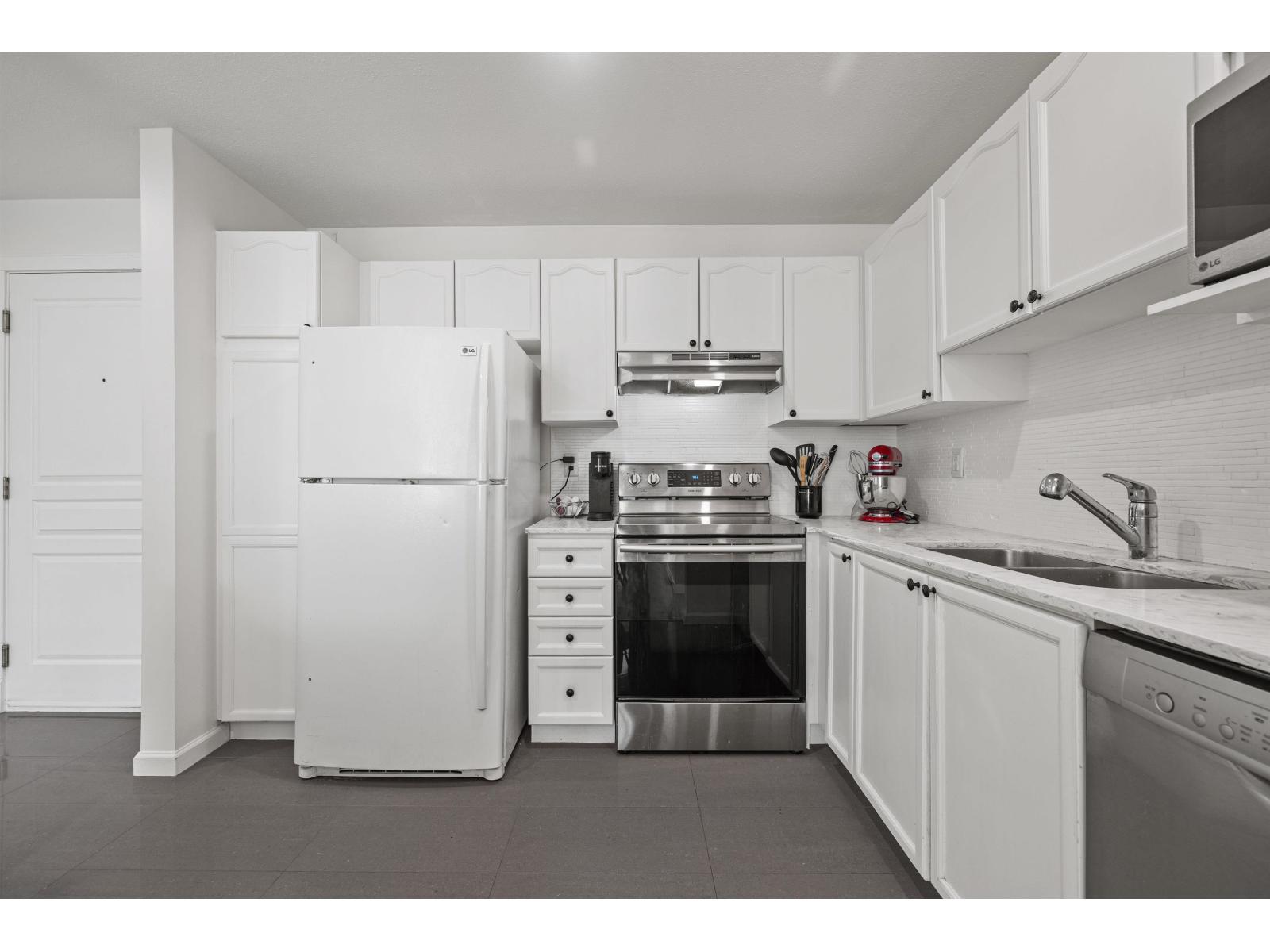 407 33478 Roberts Avenue, Abbotsford, British Columbia  V2S 8E1 - Photo 8 - R3118336