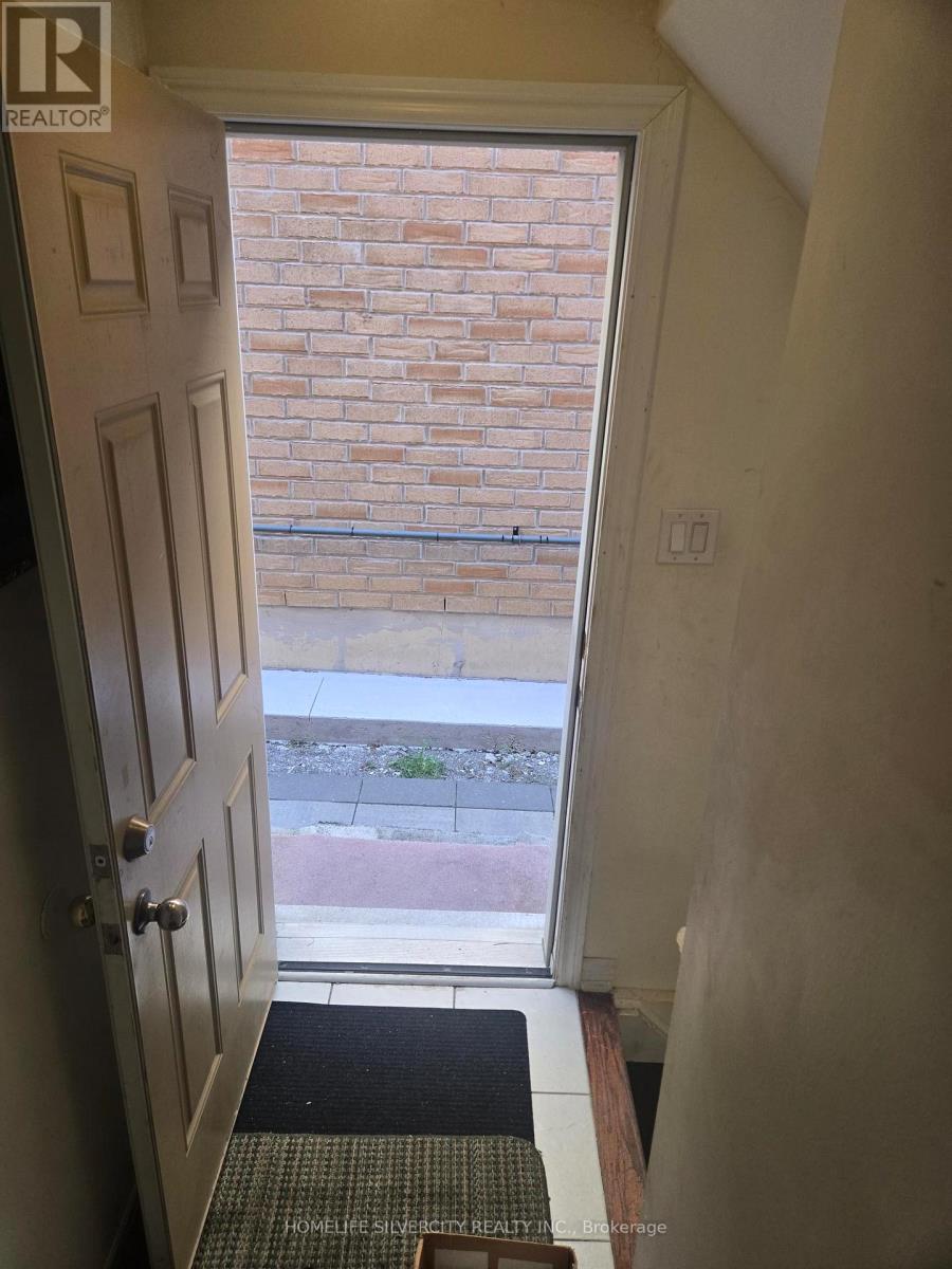 21 ROUGE STREET, Brampton, Ontario