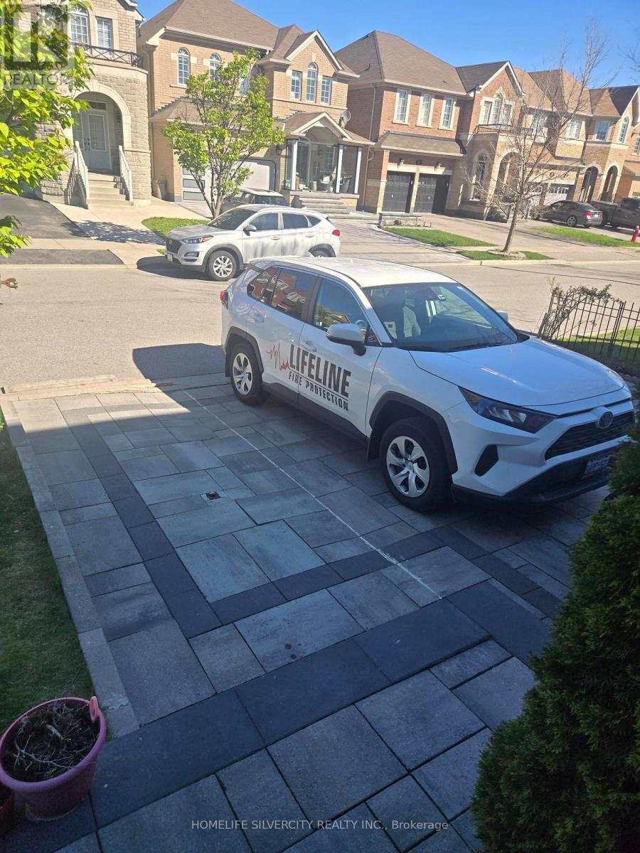 21 Rouge Street, Brampton, Ontario  L6P 3J1 - Photo 5 - W13140174